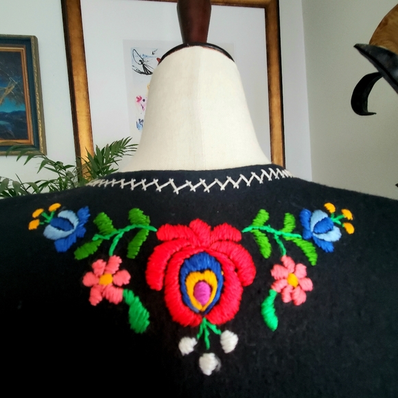 Vintage 60s Felt Embroidered Flower Power Vest - Picture 8 of 10
